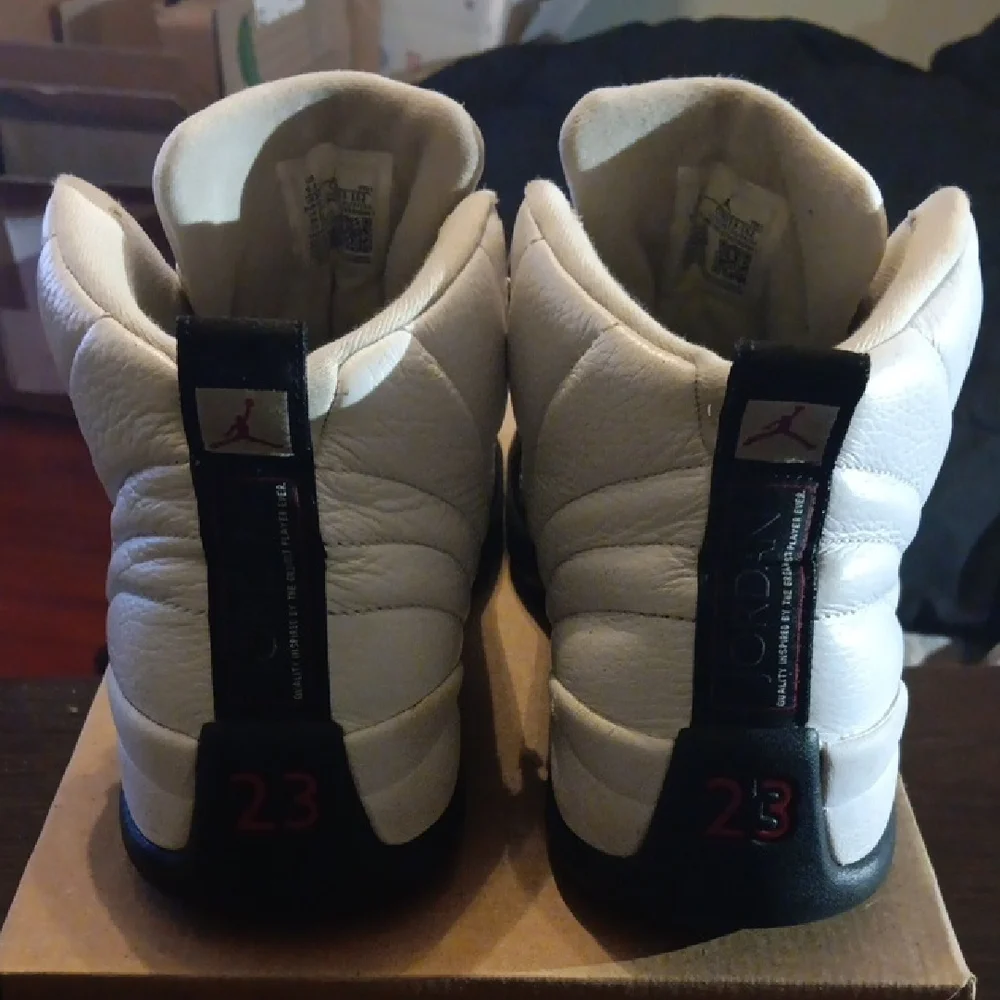 Jordan 12 Retro Taxi Flip Sneakers Mens SZ 9.5 Womens SZ 11 EUC - Picture 5 of 9